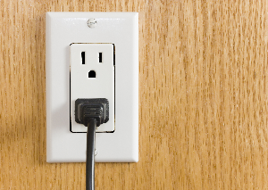 3 Reasons to Hire an Electrician to Replace Switches and Receptacles